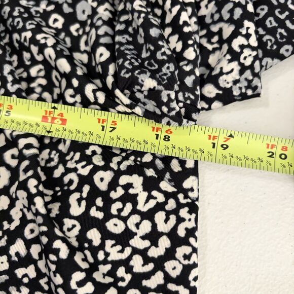 Nanette Lepore Blouse Women's Medium Cheetah Print V-Neck Long Sleeve Top - Picture 9 of 10